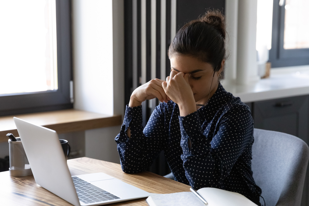 Computer Vision Syndrome Symptoms, Causes, & Treatments